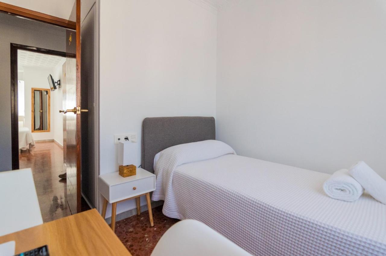 Hostal Hs Puerto Lumbreras 波多·伦布雷拉斯 外观 照片