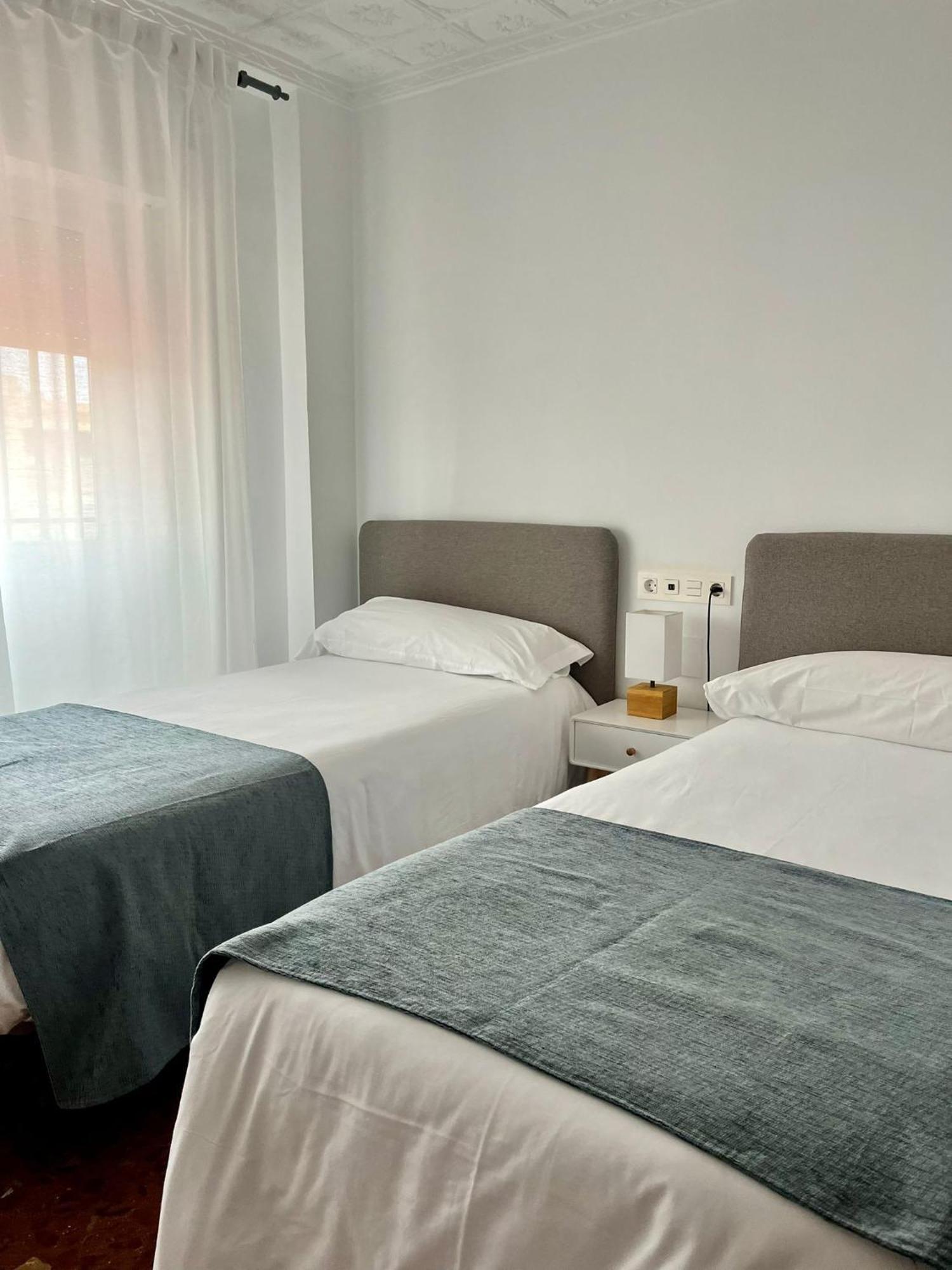 Hostal Hs Puerto Lumbreras 波多·伦布雷拉斯 外观 照片