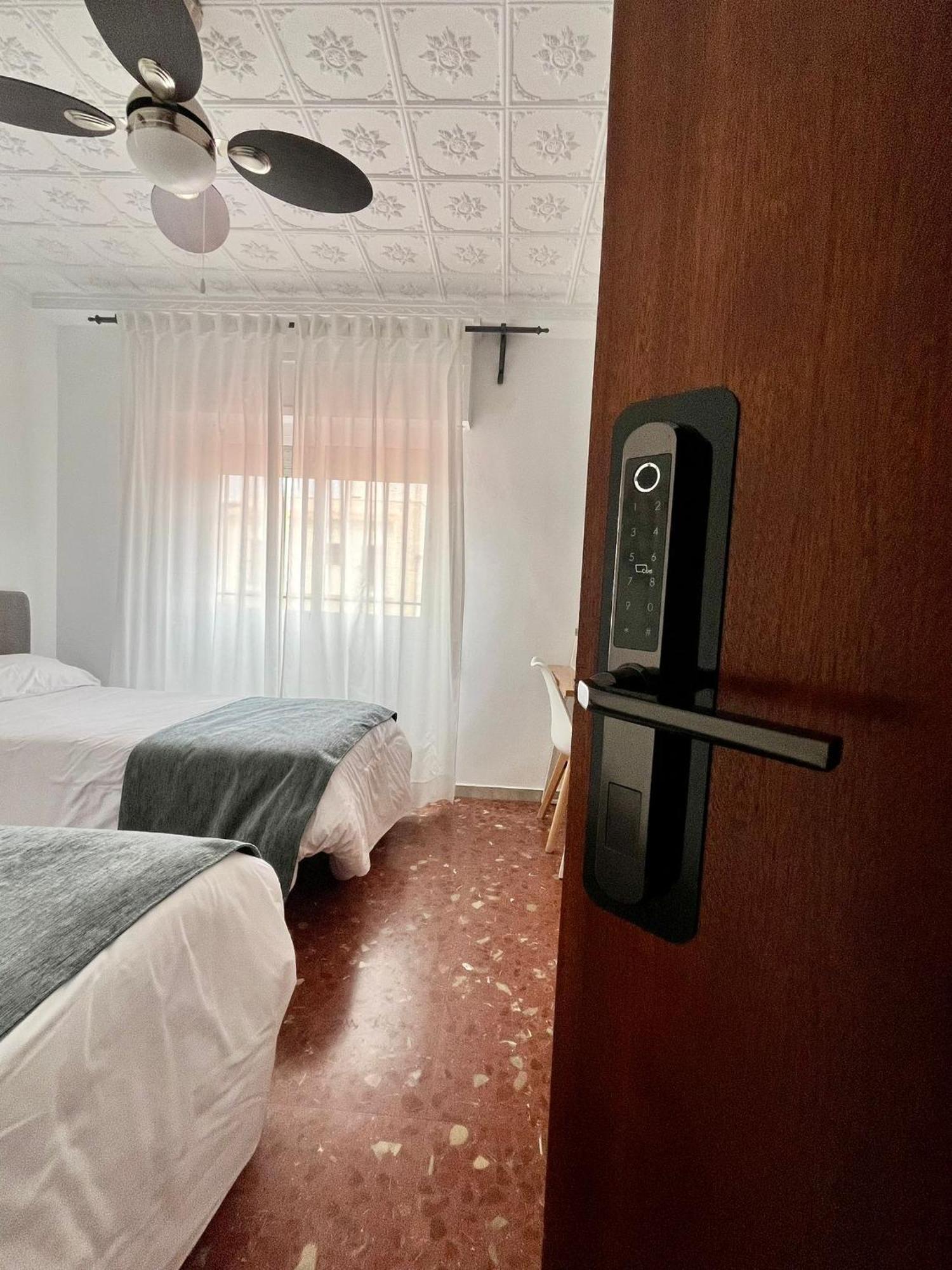 Hostal Hs Puerto Lumbreras 波多·伦布雷拉斯 外观 照片